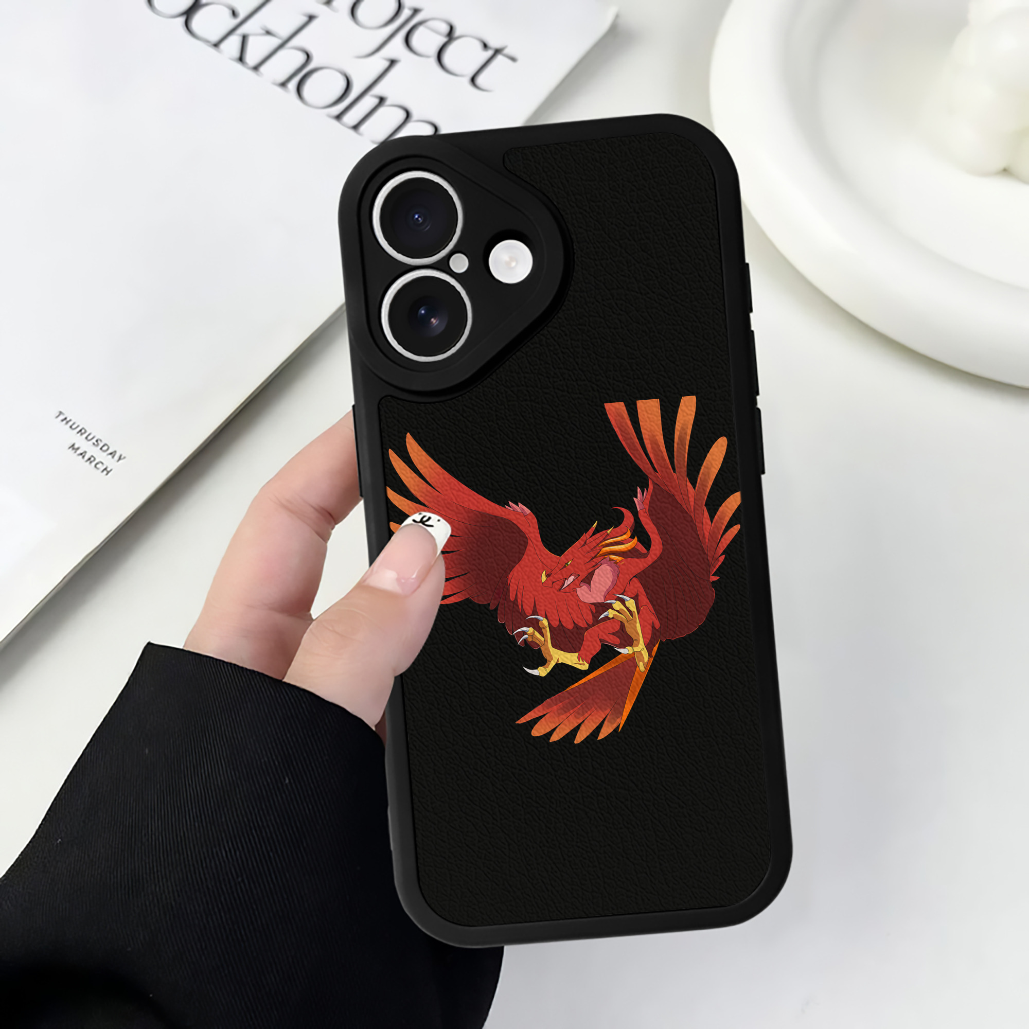 （画像用） Digimon デジタルモンスター/デジモン 【iPhone 16シリーズ対応】シリコンスマホケース（レザー調） 材質：シリコン